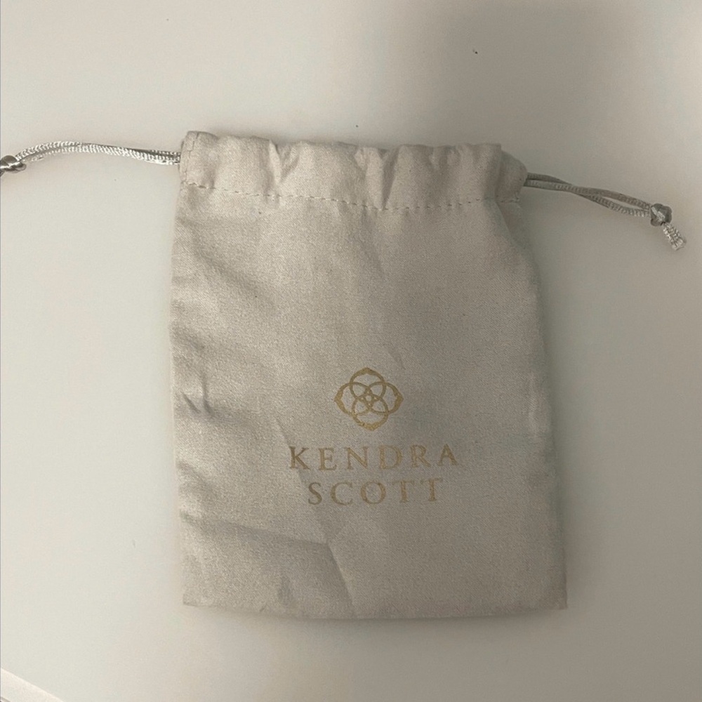 Kendra Scott Cream Pouch with Gold Logo - Picture 2 of 6